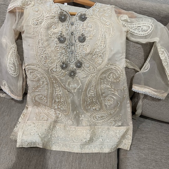 Like new girl 6  to 7 party dresses  Pakistani boutique - Picture 8 of 11